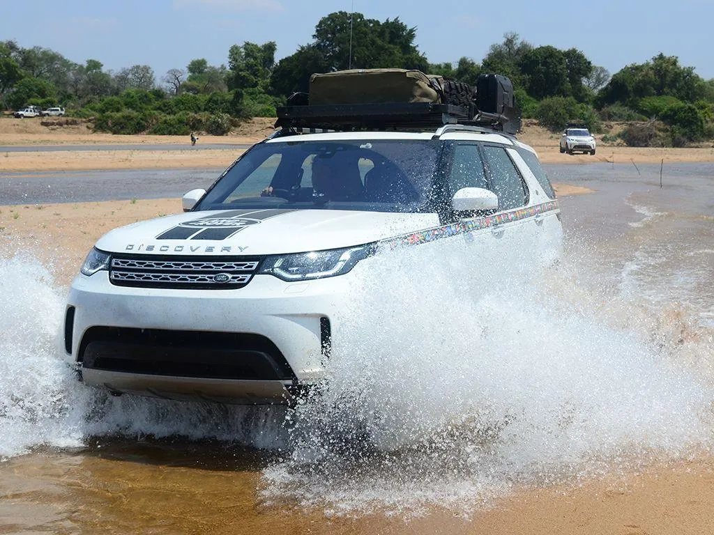 Front Runner Expedition Slimline II Roof Rack Kit - Land Rover Discovery 5 2017-Current