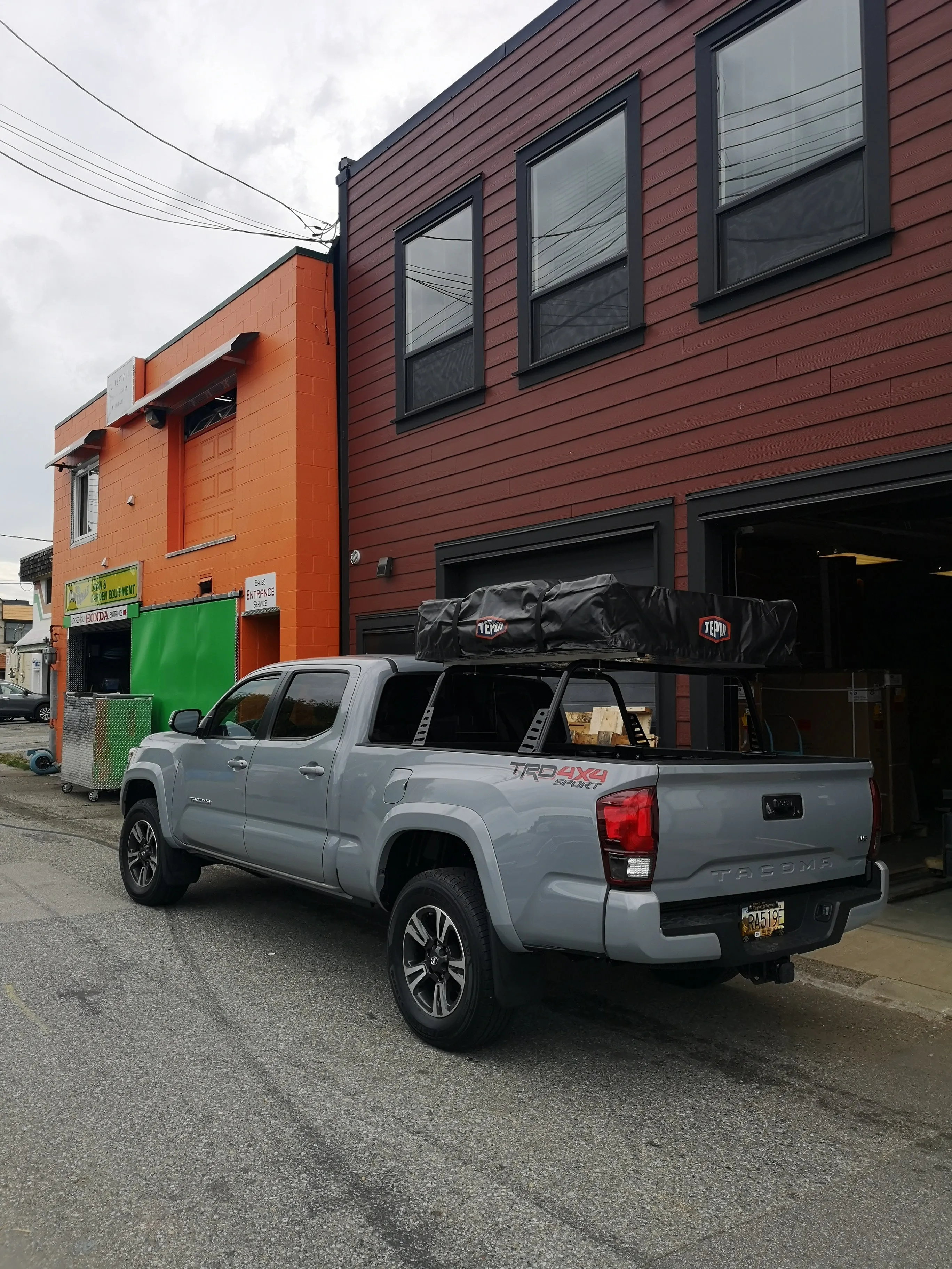 O2 Fabrication 2005  Tacoma Bed Rack