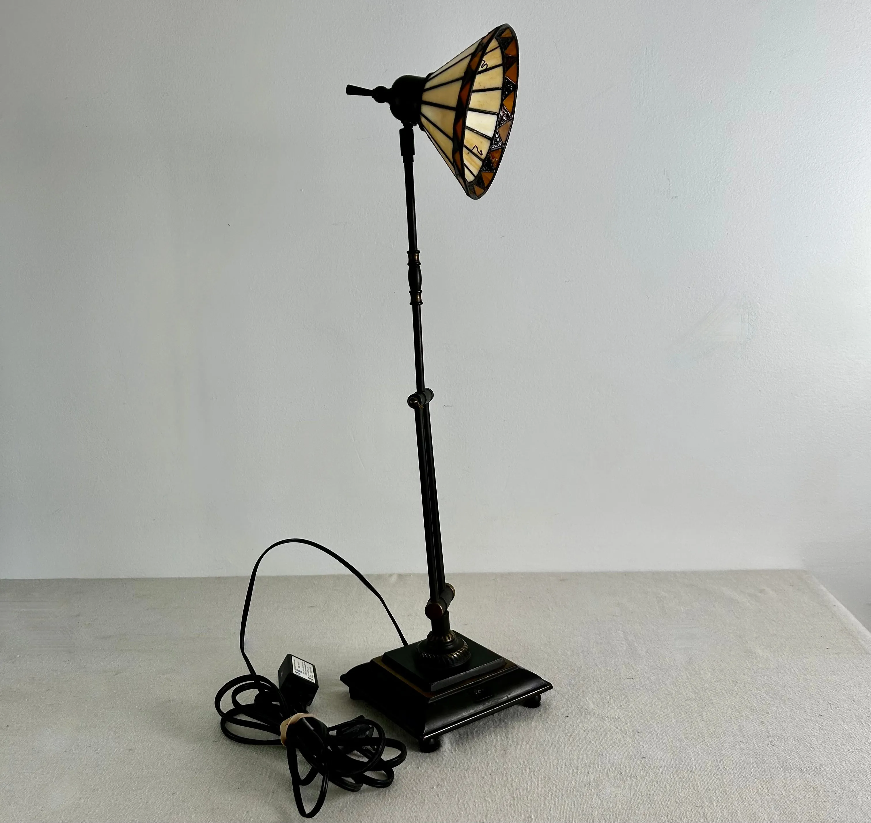 Table Lamp, Tiffany Style Shade, Adjustable Arm